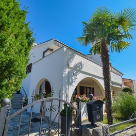 Apartment Petrlin Malinska II