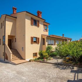 Apartment House Vinkuran