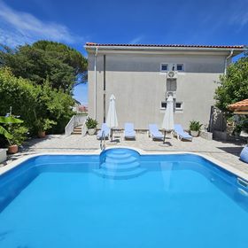 Apartments Mirko Malinska