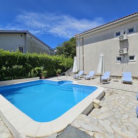 Apartments Mirko Malinska