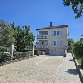 Apartment Danica Malinska