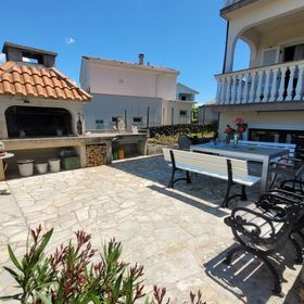 Apartment Danica Malinska