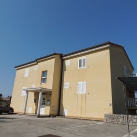 Apartment Mirela Malinska II