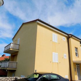 Apartment Mirela Malinska II