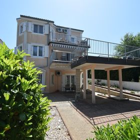 Apartments Frane Vantacici