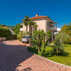 Apartments Katja Njivice