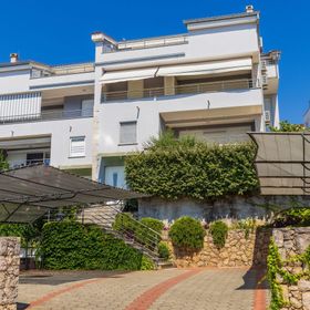 Apartment Roberto Njivice II