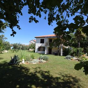 Apartment Anica Njivice