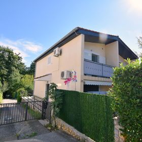 Apartment Sunny 1 Njivice