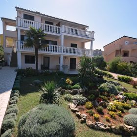 Apartments Marinela Njivice II