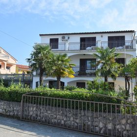 Apartment Milica Njivice II