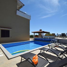 Apartments Zrinka Omisalj