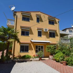 Apartments Jelica Njivice