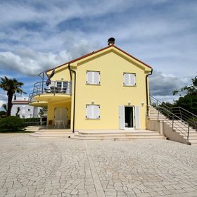 Apartments Luka Malinska