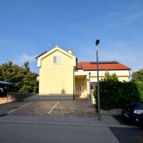 Apartments Angie Njivice