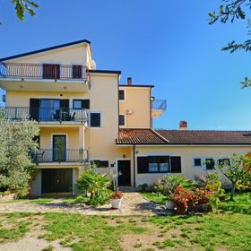 Apartments Albina Valiza Umag