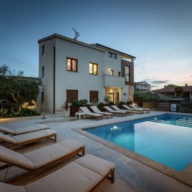 Apartment Residence Mala 1 s bazenom i whirlpool-om Funtana