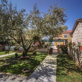 Apartments LINDA Beach Apartments Zambratija