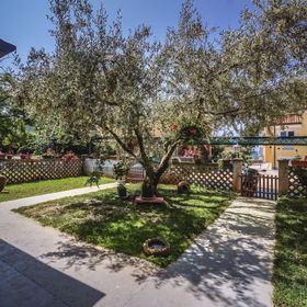 Apartments LINDA Beach Apartments Zambratija