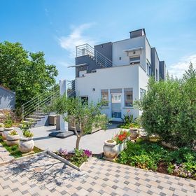 Hamilton Building Medulin