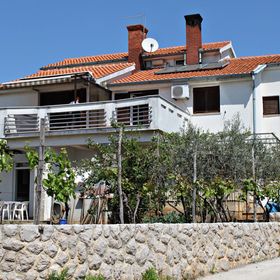 Apartmanok Parkolóhellyel Krk - 9718