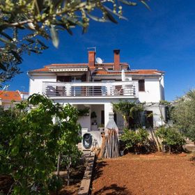 Apartmanok Parkolóhellyel Krk - 9718