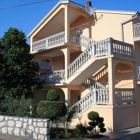 Apartmanok Parkolóhellyel Novi Vinodolski - 20095