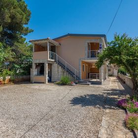 Apartmanok Parkolóhellyel Vir - 20233