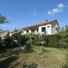 Apartmanok és Szobák Parkolóhellyel Omisalj, Krk - 20485 Omišalj