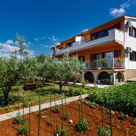 Apartmanok Parkolóhellyel Njivice, Krk - 20505 Njivice