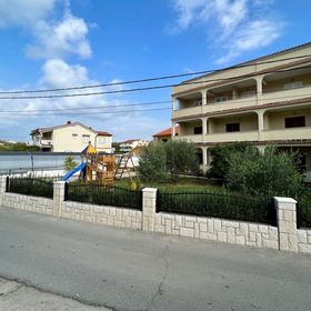 Apartmanok Parkolóhellyel Lopar, Rab - 20644 Lopar