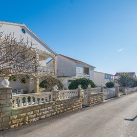 Apartmanok A Tenger Mellett Vir - 20750