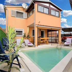 Apartmanok Családok Részére Medencével Fazana - 20792 Fažana