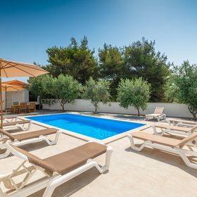 Apartmanok Családok Részére Medencével Medulin - 20909