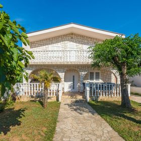 Apartmanok Parkolóhellyel Vir - 20971