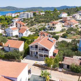 Apartmanok Parkolóhellyel Jezera, Murter - 21148 Jezera