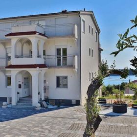 Apartmanok Parkolóhellyel Banjol, Rab - 21159 Banjol