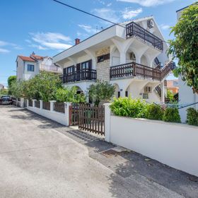 Apartmanok Parkolóhellyel Vodice - 21216