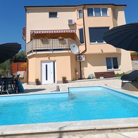 Apartmanok Családok Részére Medencével Kastel, Sredisnja Istra - 21309 Kaštel