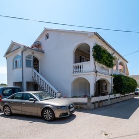 Apartmanok Parkolóhellyel Povljana, Pag - 21318 Povljana