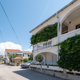 Apartmanok Parkolóhellyel Povljana, Pag - 21318 Povljana