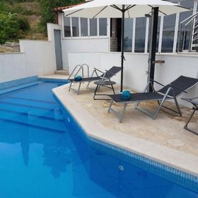 Apartmanok Családok Részére Medencével Marusici, Omis - 21377 Marušići