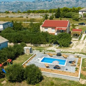 Apartmanok Családok Részére Medencével Rtina - Stosici, Zadar - 21450 Rtina - Stošići