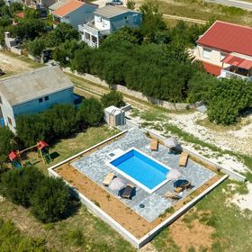 Apartmanok Családok Részére Medencével Rtina - Stosici, Zadar - 21450 Rtina - Stošići