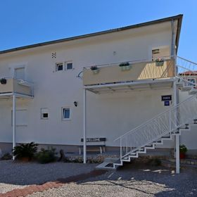 Szobák Magán Parkolóhellyel Novi Vinodolski - 21509