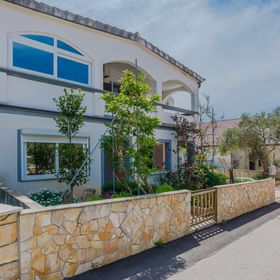 Apartmanok Parkolóhellyel Vir - Pedinka - Vir - Pedinka, Vir - 21752 Vir - Pedinka