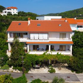 Apartmanok és Szobák Parkolóhellyel Palit, Rab - 21755 Palit