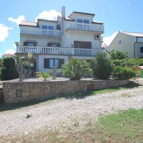 Apartmanok Parkolóhellyel Njivice, Krk - 21871 Njivice