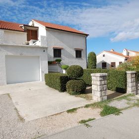 Apartmanok Parkolóhellyel Njivice, Krk - 21871 Njivice