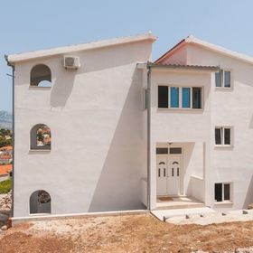 Apartmanok Parkolóhellyel Splitska, Brac - 21974 Splitska